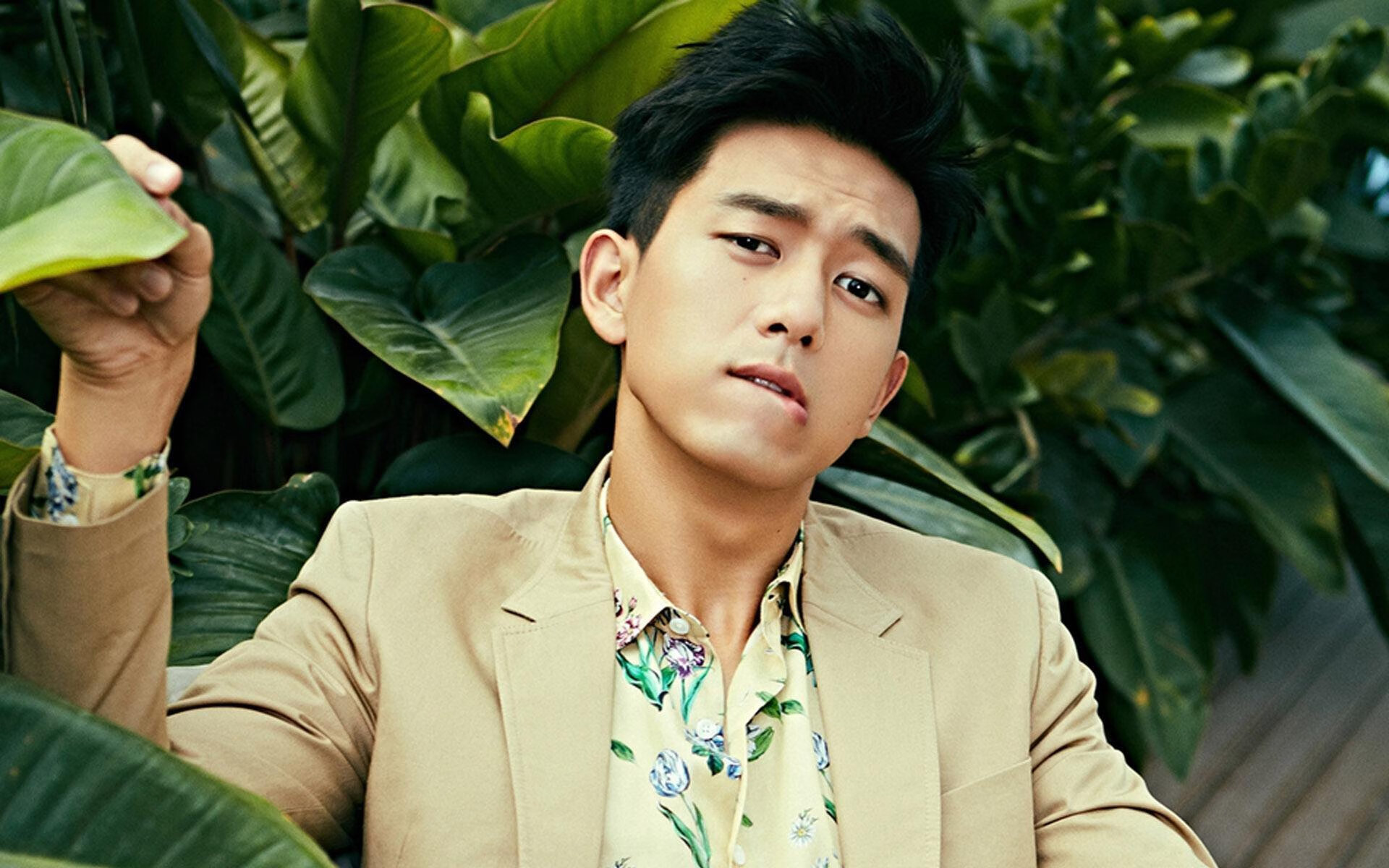 “四川省体育馆拳击赛:金牌之争,比赛悬念丛生,谁将脱颖而出?”