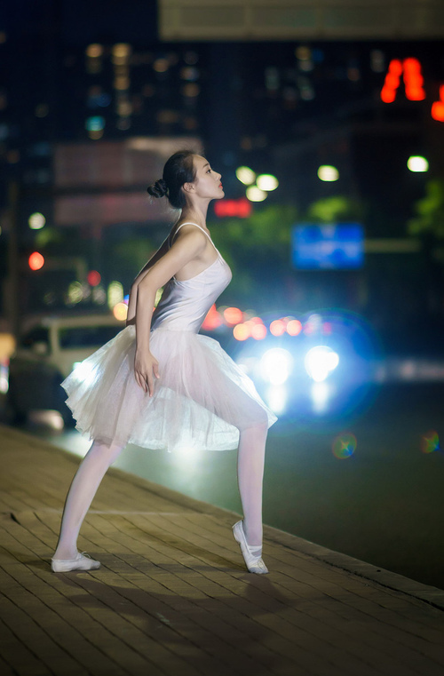 爱游戏官方网站-德美日蛙泳转身动作对比，蛙泳比赛转身视频